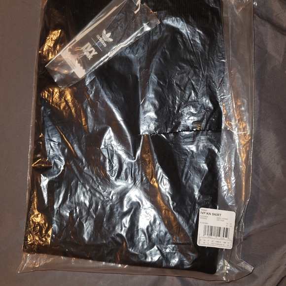 Ivy Park Skirt - Picture 3 of 3